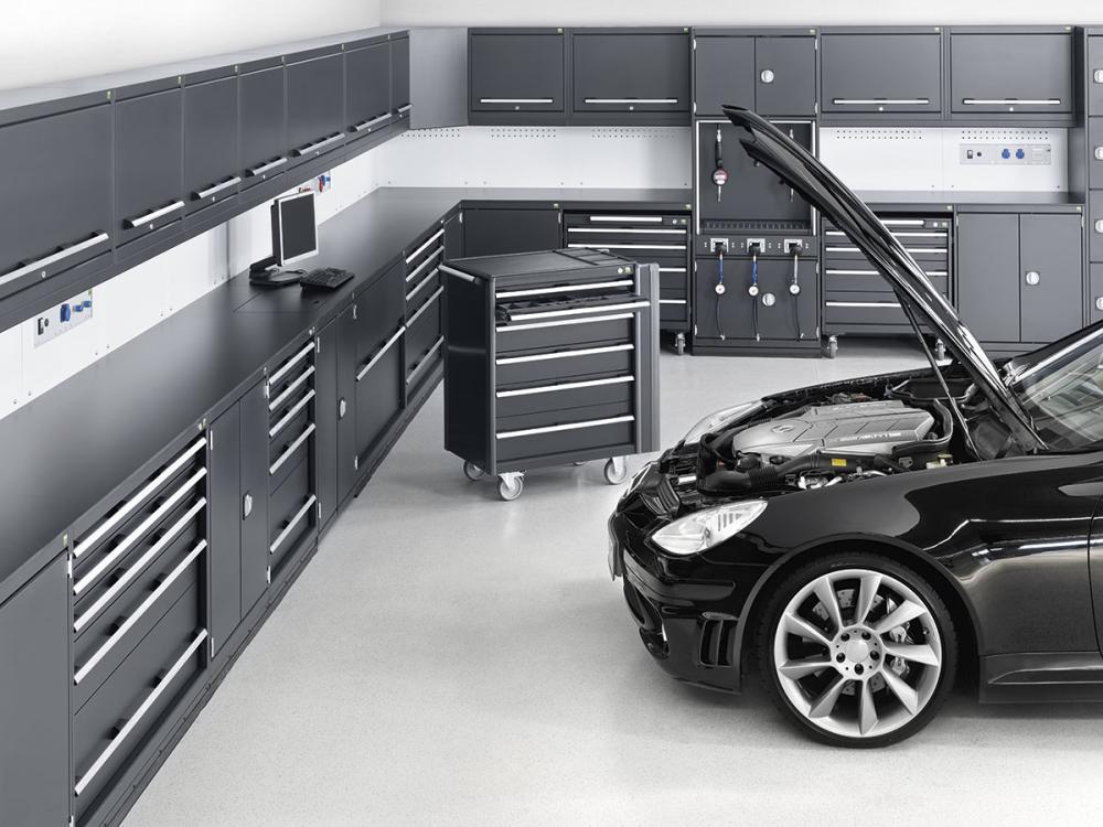 Bott automotive workshop storage cabinets